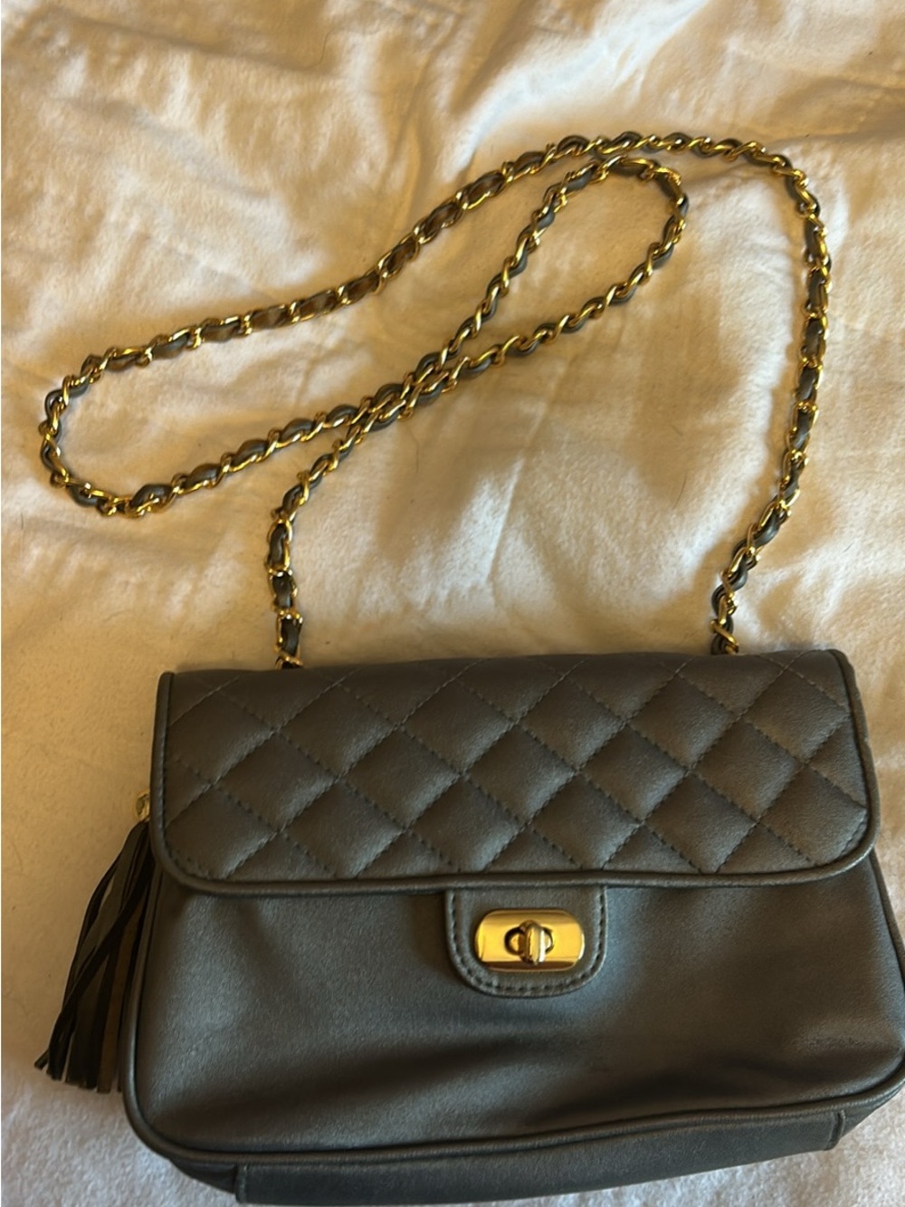 Laura Scott Quilted Crossbody Bag in Gray with Gold Chain